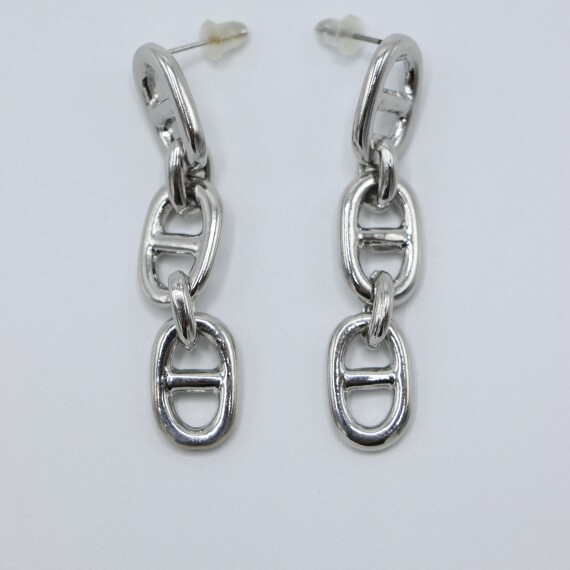 https://rawda-sy.kyveli.me/products/chain-earrings