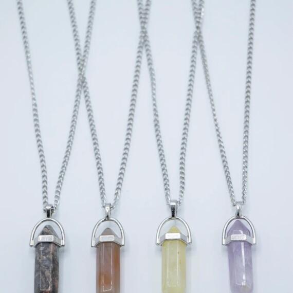 https://rawda-sy.kyveli.me/products/silver-necklace-with-stone-pendant