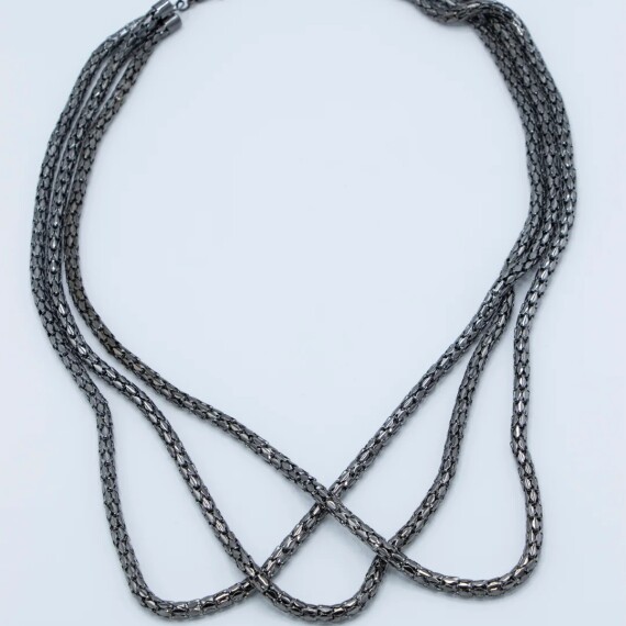 https://rawda-sy.kyveli.me/products/silver-necklace