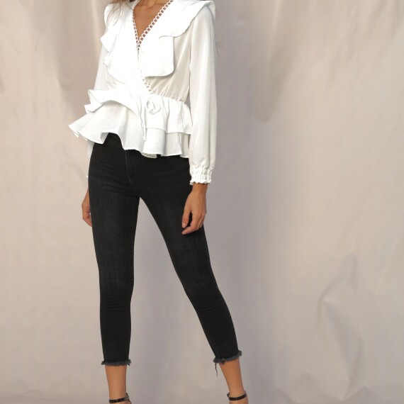 https://rawda-sy.kyveli.me/products/waist-rips-dark-grey-jeans