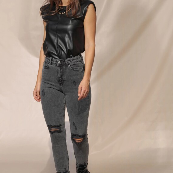 https://rawda-sy.kyveli.me/products/lycra-ripped-grey-jeans