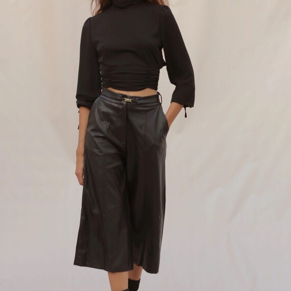 https://rawda-sy.kyveli.me/products/open-back-shirt