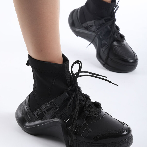https://rawda-sy.kyveli.me/products/socks-in-sneakers