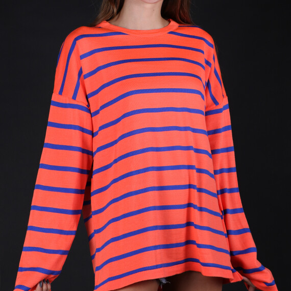 https://rawda-sy.kyveli.me/products/striped-oversize-sweater