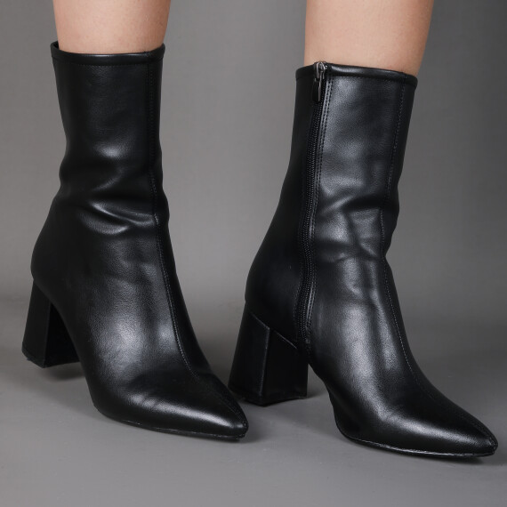 https://rawda-sy.kyveli.me/products/stand-out-boots